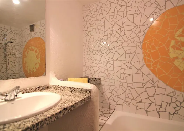 فيلة Amuchosol *